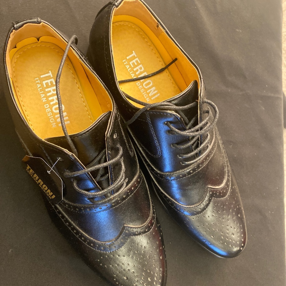 Men’s dress shoes